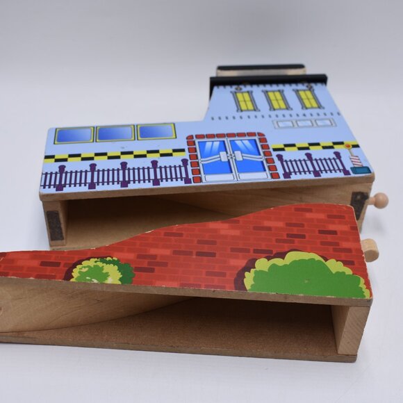 Imaginarium Wooden Railway Heli-Pad Aiport and Track Ramp Compatible Tho… - Picture 11 of 11